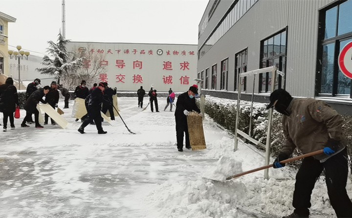 最美不止下雪天，還有這些“掃雪人”.jpg