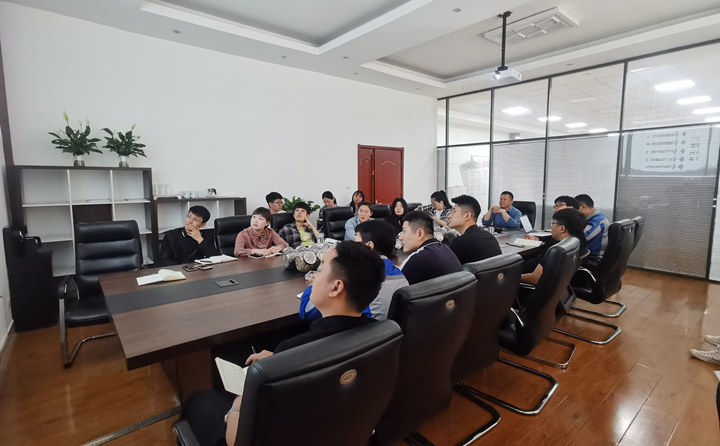 通過不斷的學(xué)習(xí)培訓(xùn)，加強銷售人員有關(guān)顆粒機及生產(chǎn)線的基礎(chǔ)知識了解.jpg