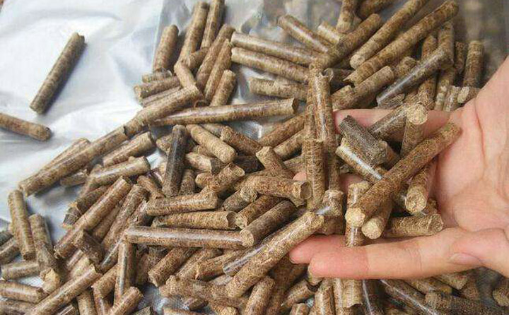 木屑制粒機(jī)能把1噸生物質(zhì)原材料生產(chǎn)多少成品顆粒？.jpg
