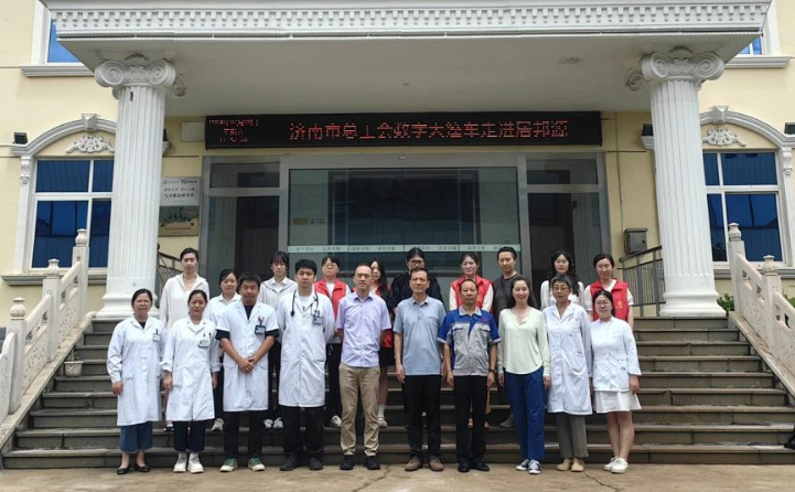 集團工會一直以維護職工的合法權益，構建企業(yè)與職工的的和諧關系為己任.png